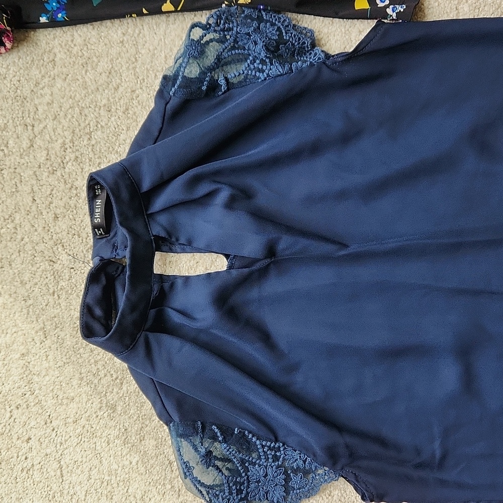 Tops - Picture 2 of 5